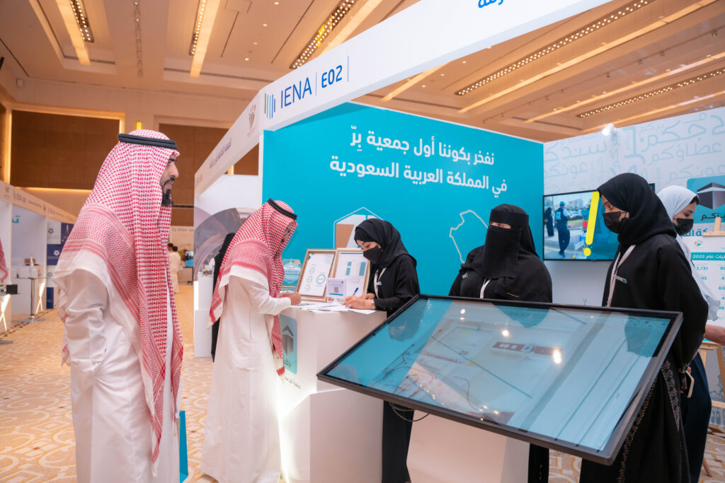 جانب من مشاركة جمعية البر بمكة المكرمة في المعرض الدولي للقطاع غير الربحي والأوقاف بالرياض